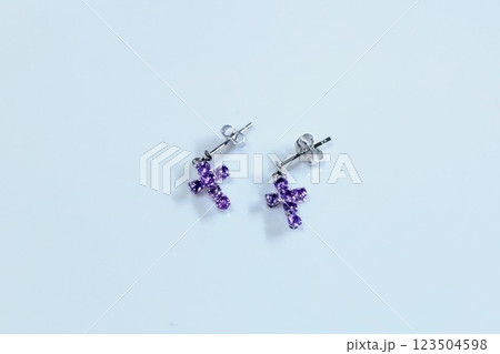 銀色の美しいアメジストピアス 銀色の美しいアメジストピアス 123504598