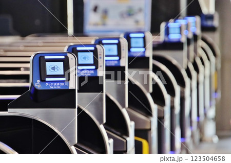 夢洲駅のコンタクトレス対応改札(大阪)Cashless Ticket Gates, Osaka 夢洲駅のコンタクトレス対応改札(大阪)Cashless Ticket Gates, Osaka 123504658