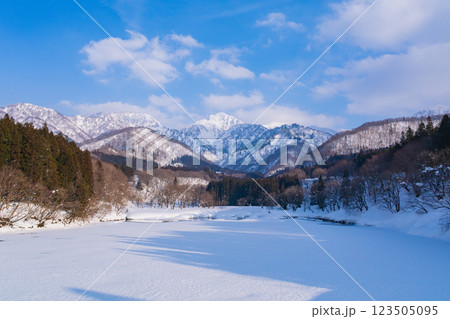 冬の大源太キャニオン（新潟県湯沢町） 123505095