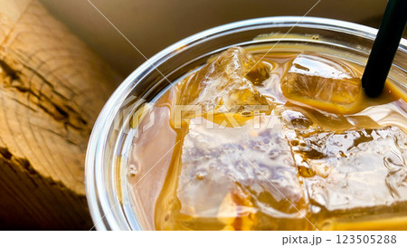 氷たっぷりのアイスコーヒー 123505288