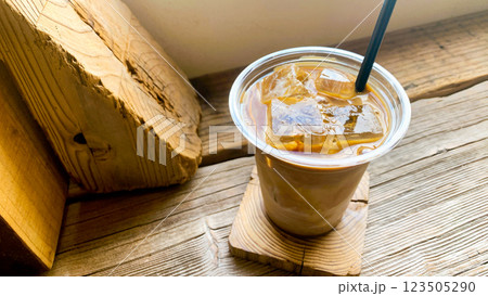 氷たっぷりのアイスコーヒー 氷たっぷりのアイスコーヒー 123505290