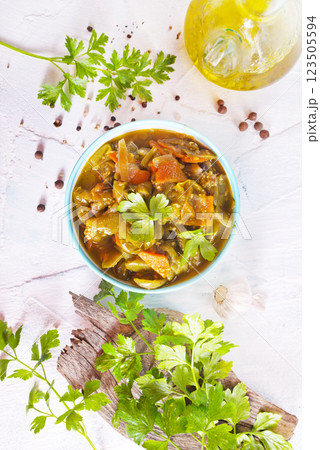 Baked vegetable salad in a cermaic bowl over light background. Delicious healthy autumn or winter salad, seasonal food. 123505594