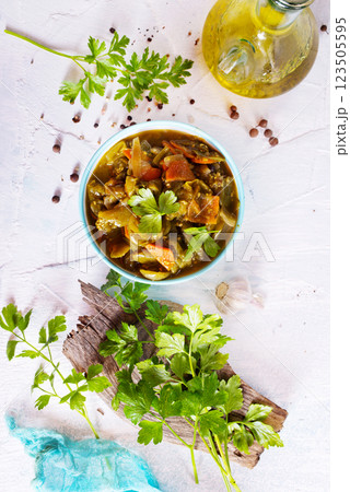 Baked vegetable salad in a cermaic bowl over light background. Delicious healthy autumn or winter salad, seasonal food. 123505595