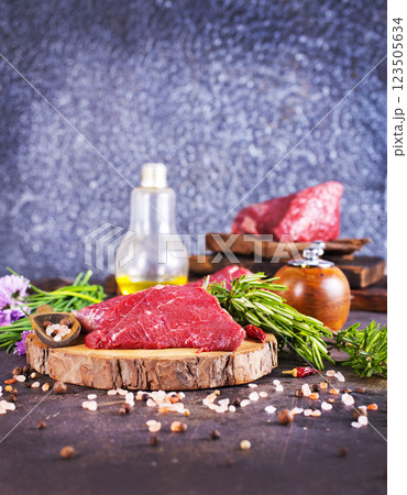 raw meat with spice and fresh herbs 123505634
