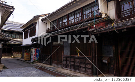 はけたら町並み保存地区の古い日本家屋 はけたら町並み保存地区の古い日本家屋 123506387