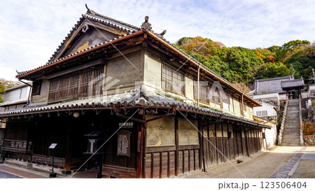はけたら町並み保存地区の古い日本家屋 はけたら町並み保存地区の古い日本家屋 123506404