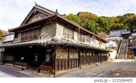 はけたら町並み保存地区の古い日本家屋 はけたら町並み保存地区の古い日本家屋 123506405