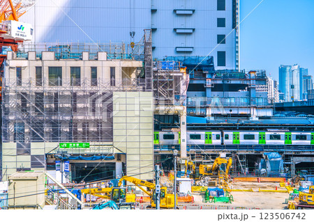 日本の東京都市景観 3月。さよなら渋谷駅西口。中央のビルだけに…。右奥に六本木ヒルズなど＝2日 123506742