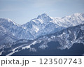 高原から望む冬の山々 123507743