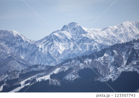 高原から望む冬の山々 123507743