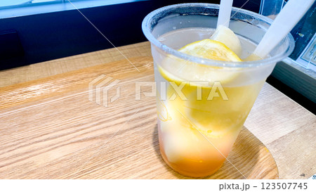 ピーチとレモン果実のレモネード 123507745