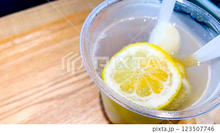 ピーチとレモン果実のレモネード 123507746