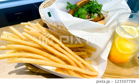 ファーストフードのロングポテトフライ ファーストフードのロングポテトフライ 123507789