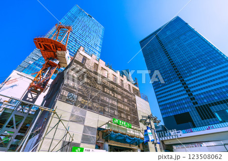 日本の東京都市景観 さよなら渋谷駅西口。左右のビルが消えて…。中央のビルだけが残る＝令和7年3月2日 123508062