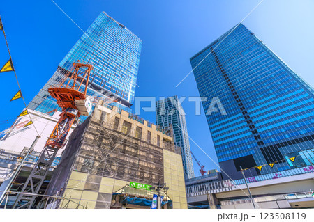 日本の東京都市景観 さよなら渋谷駅西口。左右のビルが消えて…。中央のビルだけが残る＝令和7年3月2日 123508119