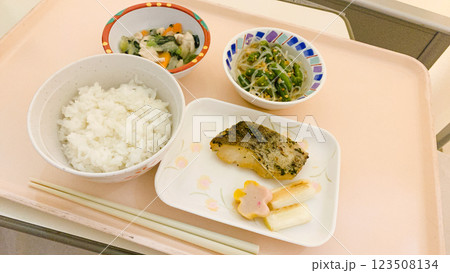 糖尿治療入院中の病院食 糖尿治療入院中の病院食 123508134