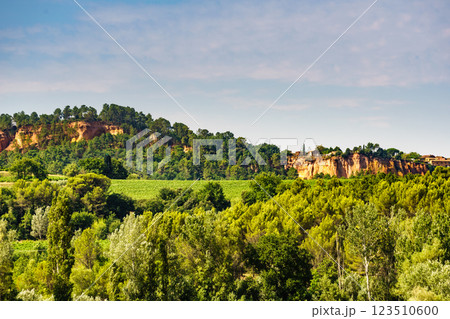 Red rocks in Roussillon, Provence France 123510600