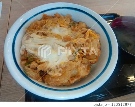 埼玉県民のソールフード!? アノうどん屋さんの…『かき揚げ丼』 埼玉県民のソールフード!? アノうどん屋さんの…『かき揚げ丼』 123512977