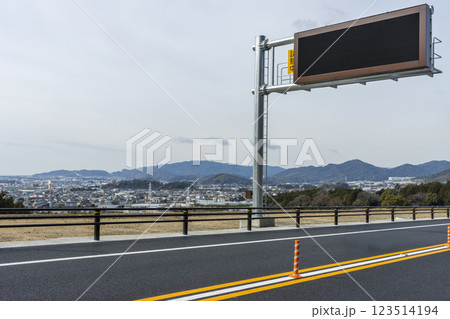 国道23号 名豊道路 蒲郡バイパスの稼働前の電光掲示板の風景 123514194