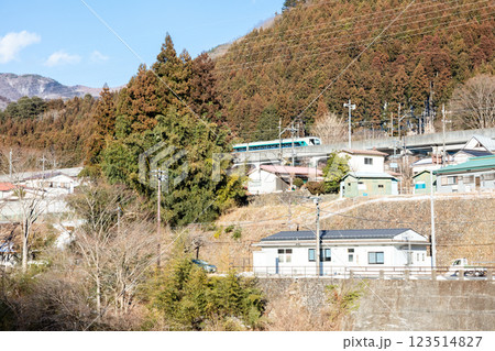 【会津鬼怒川線】川治温泉駅に到着する特急リバティ会津 【会津鬼怒川線】川治温泉駅に到着する特急リバティ会津 123514827