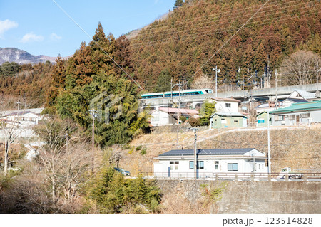 【会津鬼怒川線】川治温泉駅に到着する特急リバティ会津 123514828