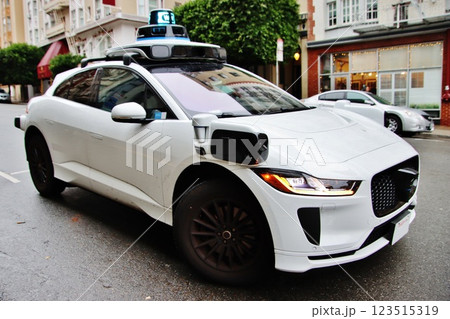 自動運転・Waymo（サンフランシスコ）Autonomous Car 123515319