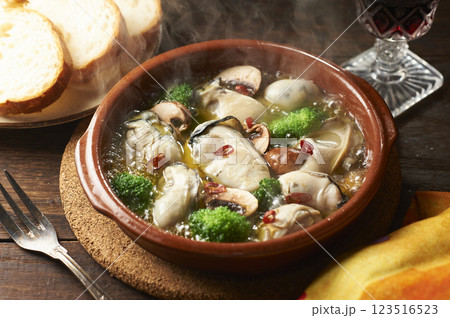 具材色々牡蠣のアヒージョ 具材色々牡蠣のアヒージョ 123516523