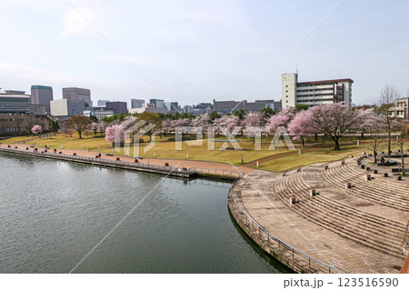 富山・富山市 富岩運河環水公園と桜 富山・富山市 富岩運河環水公園と桜 123516590
