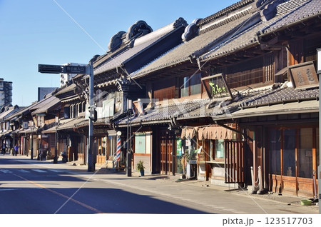 朝の川越蔵造りの町 123517703