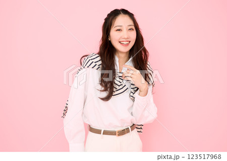 春のファッションポートレート 123517968