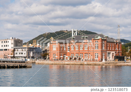 【北九州門司港レトロと関門橋】 123518073