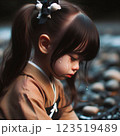 涙を流す日本人の少女 123519489