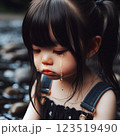涙を流す日本人の少女 123519490