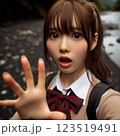 驚いて手を出す日本人女子高生 123519491