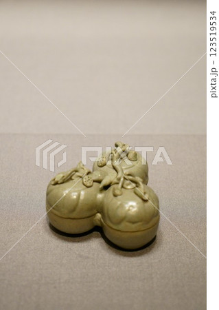 7653 青磁蓮形三連合子 7653 青磁蓮形三連合子 123519534