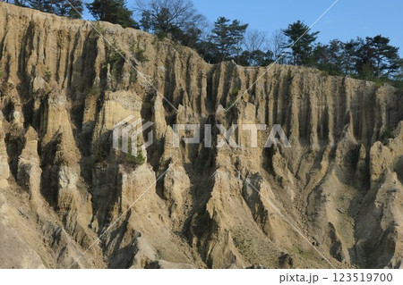 切り立った崖 123519700