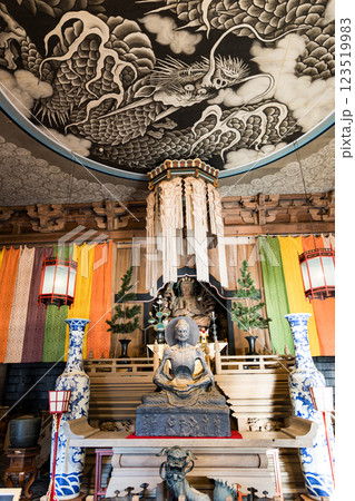 鎌倉　建長興国禅寺法堂の釈迦苦行像 123519983