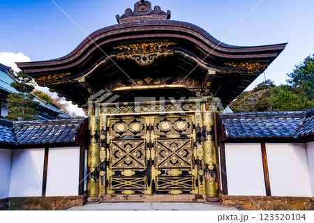 鎌倉　建長興国禅寺の唐門 123520104
