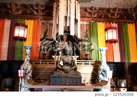 鎌倉　建長興国禅寺法堂の釈迦苦行像 123520308