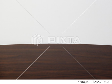 木の机と白い壁 123520508
