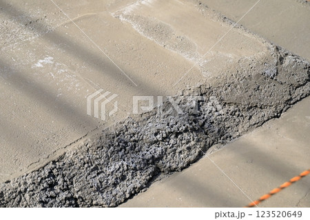 住宅の基礎工事 打設後の捨てコンクリート 住宅の基礎工事 打設後の捨てコンクリート 123520649