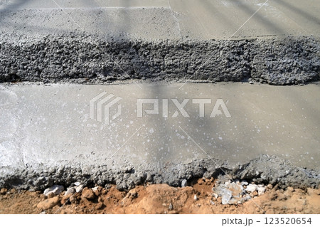 住宅の基礎工事 打設後の捨てコンクリート 住宅の基礎工事 打設後の捨てコンクリート 123520654