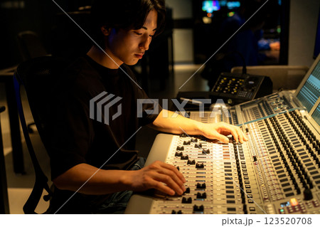 音響オペレーター 123520708