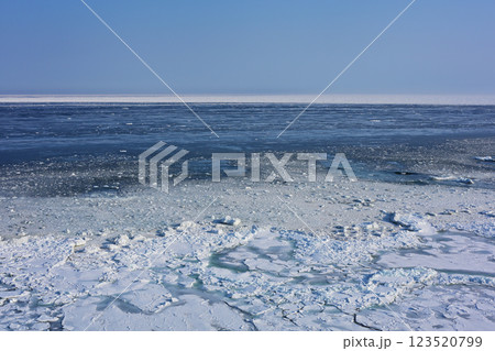 能取岬からの流氷 123520799