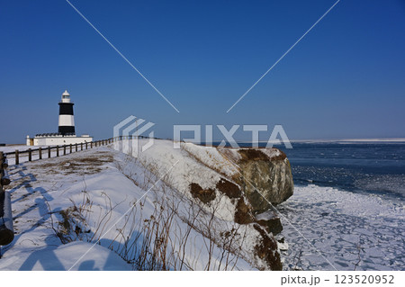 冬の能取岬灯台 冬の能取岬灯台 123520952
