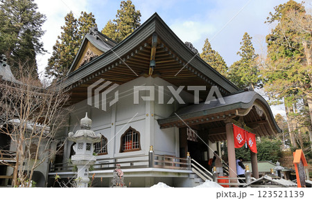 四国霊場第66番札所「雲辺寺」本堂(冬) 四国霊場第66番札所「雲辺寺」本堂(冬) 123521139