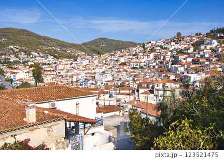 クルーズ船で行くエーゲ海の美しい島 123521475