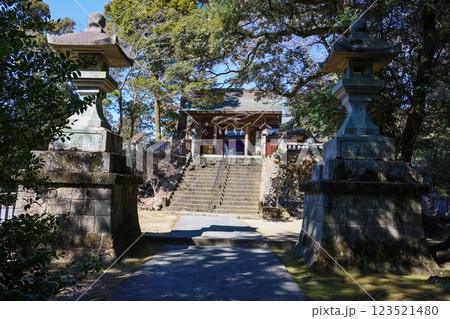 灯籠と神門 123521480