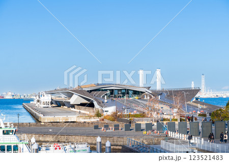 「神奈川県」横浜大桟橋・客船ターミナルの風景 「神奈川県」横浜大桟橋・客船ターミナルの風景 123521483