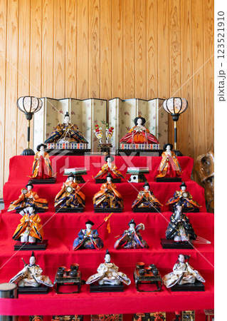 球泉洞・店舗・店内ひな人形「地球が作り出した 3億年の自然の神秘 大鍾乳洞『球泉洞』」球磨郡球磨村 123521910